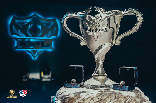 对话中就拥 对话中就拥